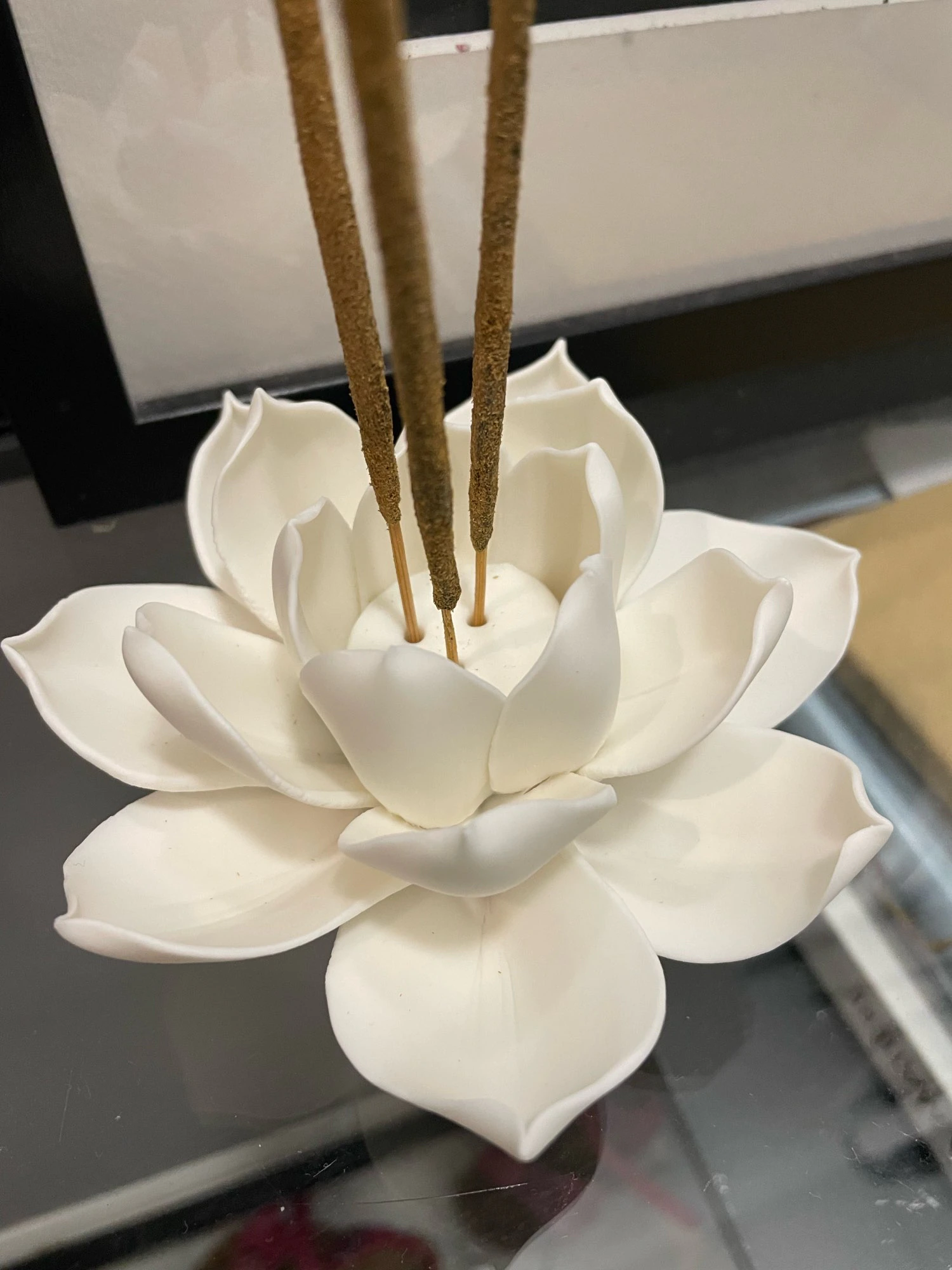 White Ceramic Lotus Incense Burner - Aromatherapy Diffuser for Home Decor photo review