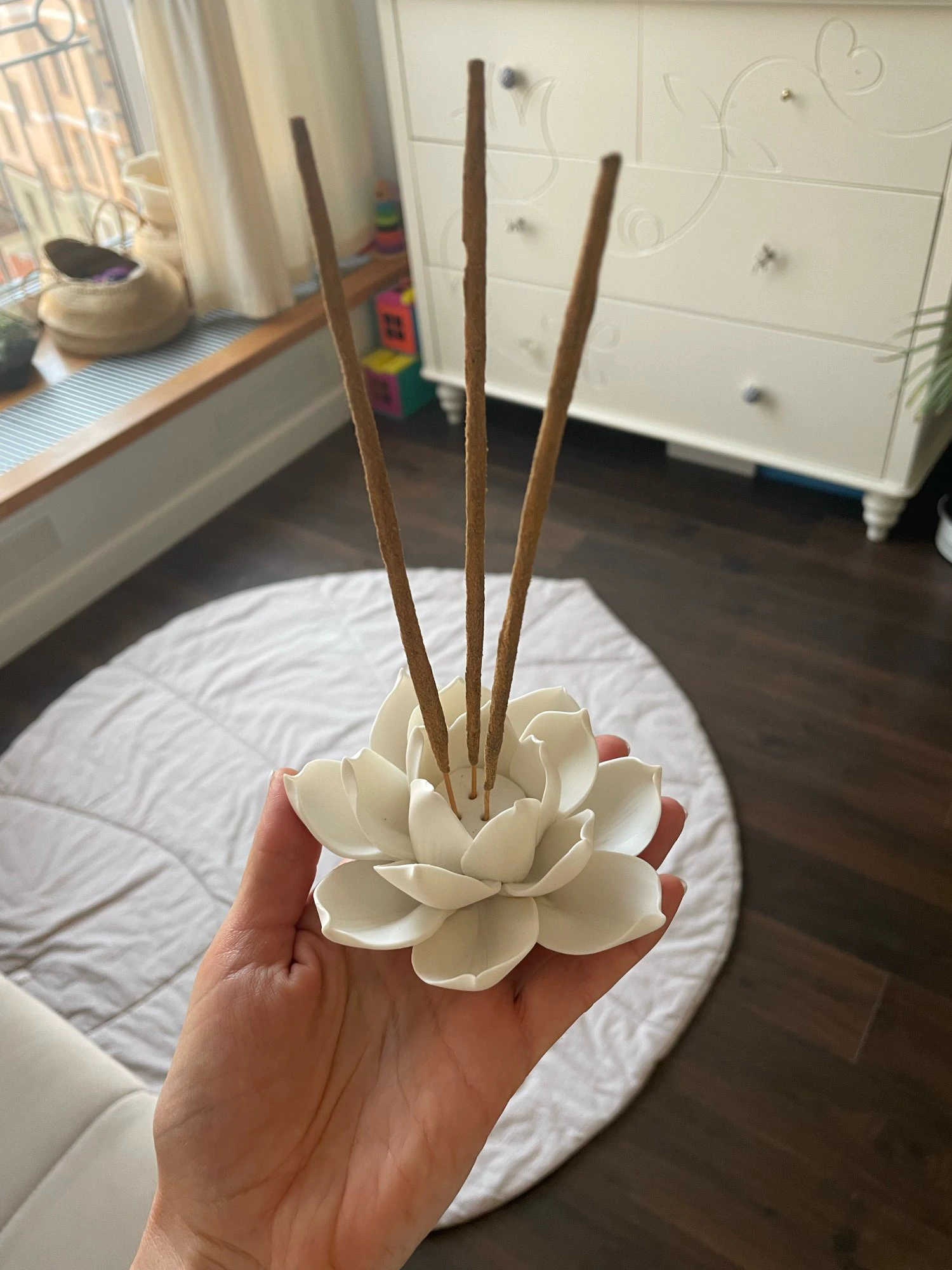 White Ceramic Lotus Incense Burner - Aromatherapy Diffuser for Home Decor photo review