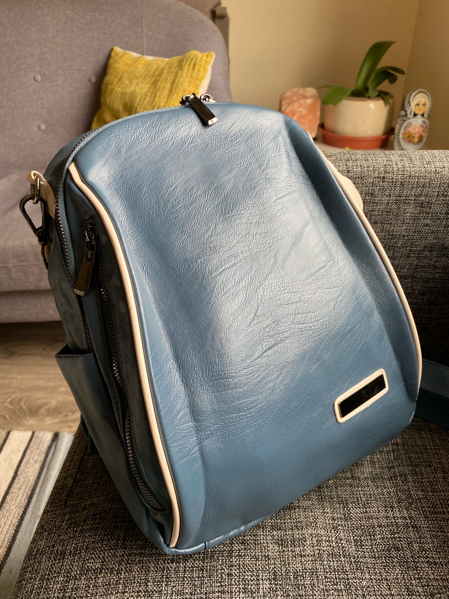 High-Quality Anti-Theft Leather School Bag for Leisure and Travel photo review