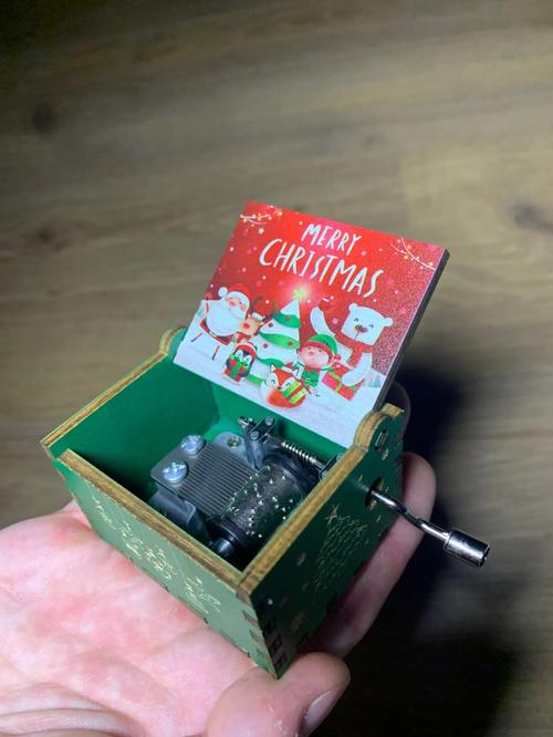 Hand Cranked Wooden Christmas Music Box photo review