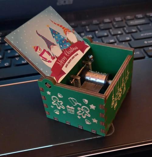 Hand Cranked Wooden Christmas Music Box photo review